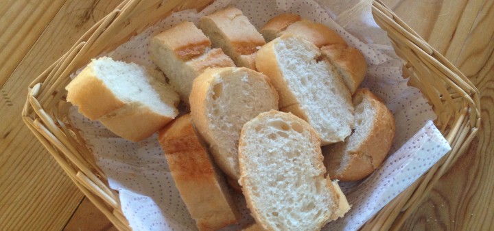 Weißbrot und Alioli sind ein wichtiger Bestandteil in Andalusien