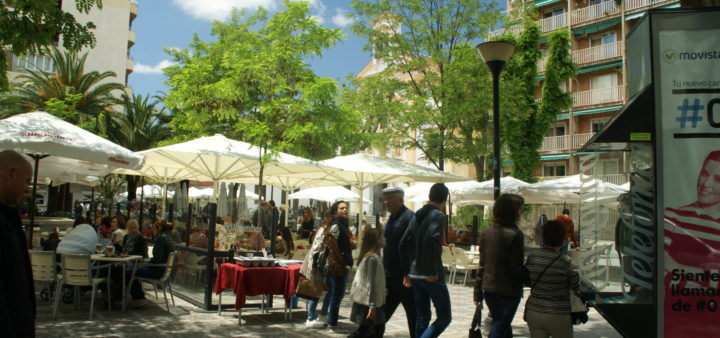 Platz mit Bars in Granada