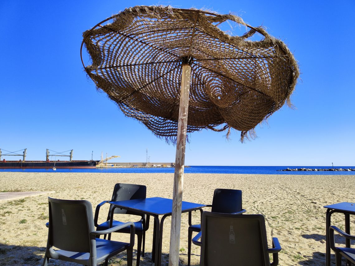 Als Backpacker in Andalusien am Strand verweilen