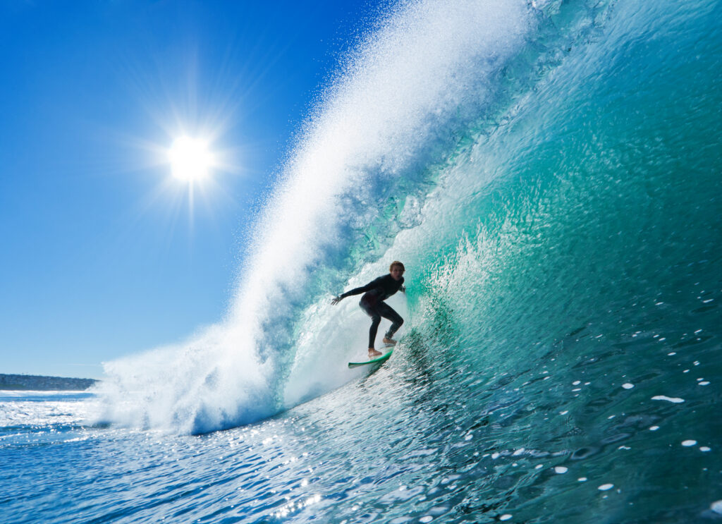 Surfer in der perfekten Welle